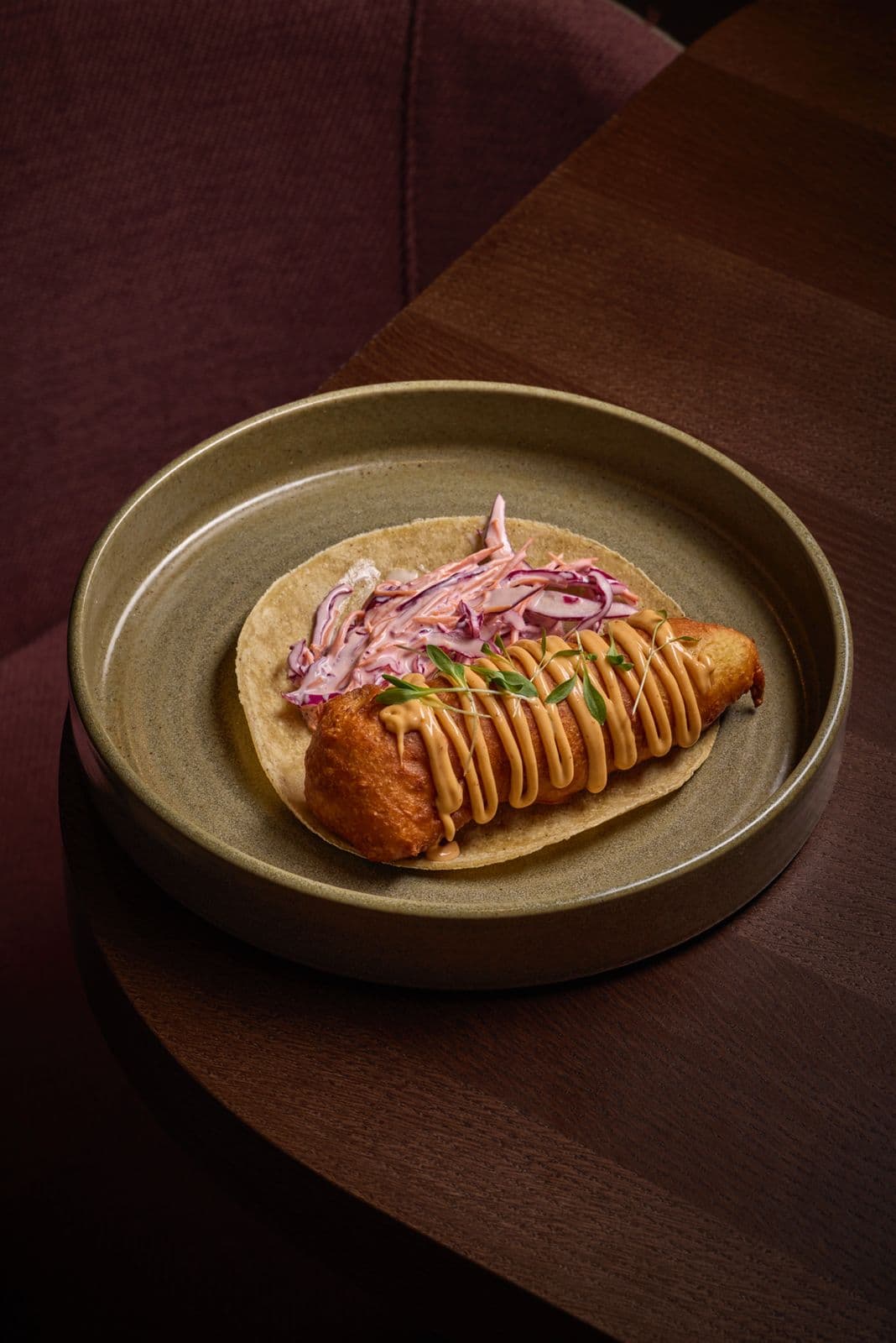 Taco Baja de merluza capeada con col morada y salsa de la casa